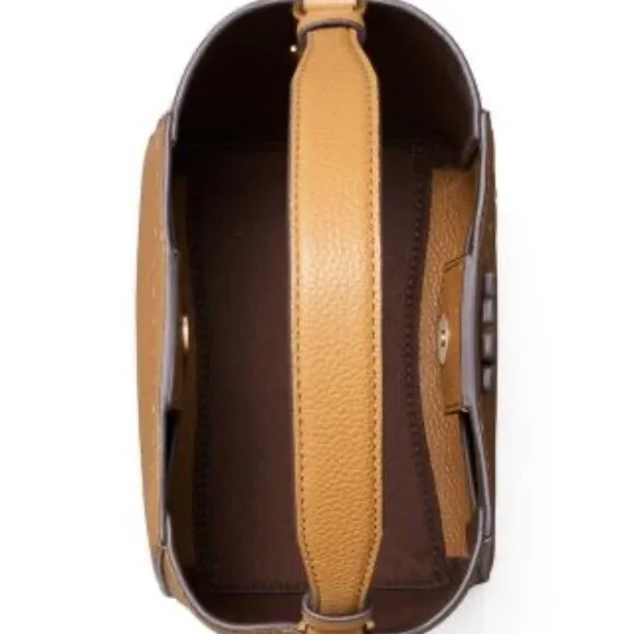Tory Burch Bucket Bag - Like New, Super Cute, Perfect Size! - Picture 2 of 3